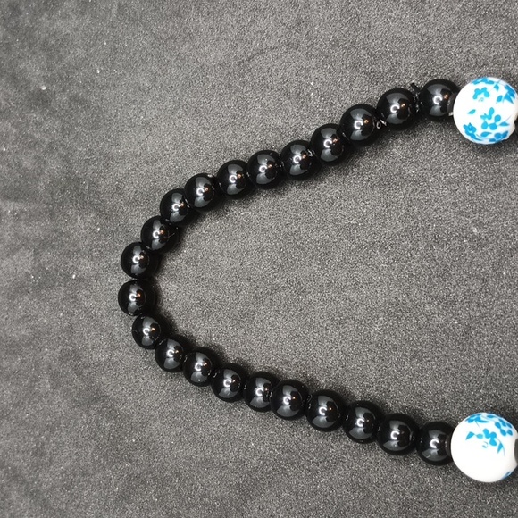 nwot porcelain beaded bracelet blue flower black plastic - Picture 3 of 3